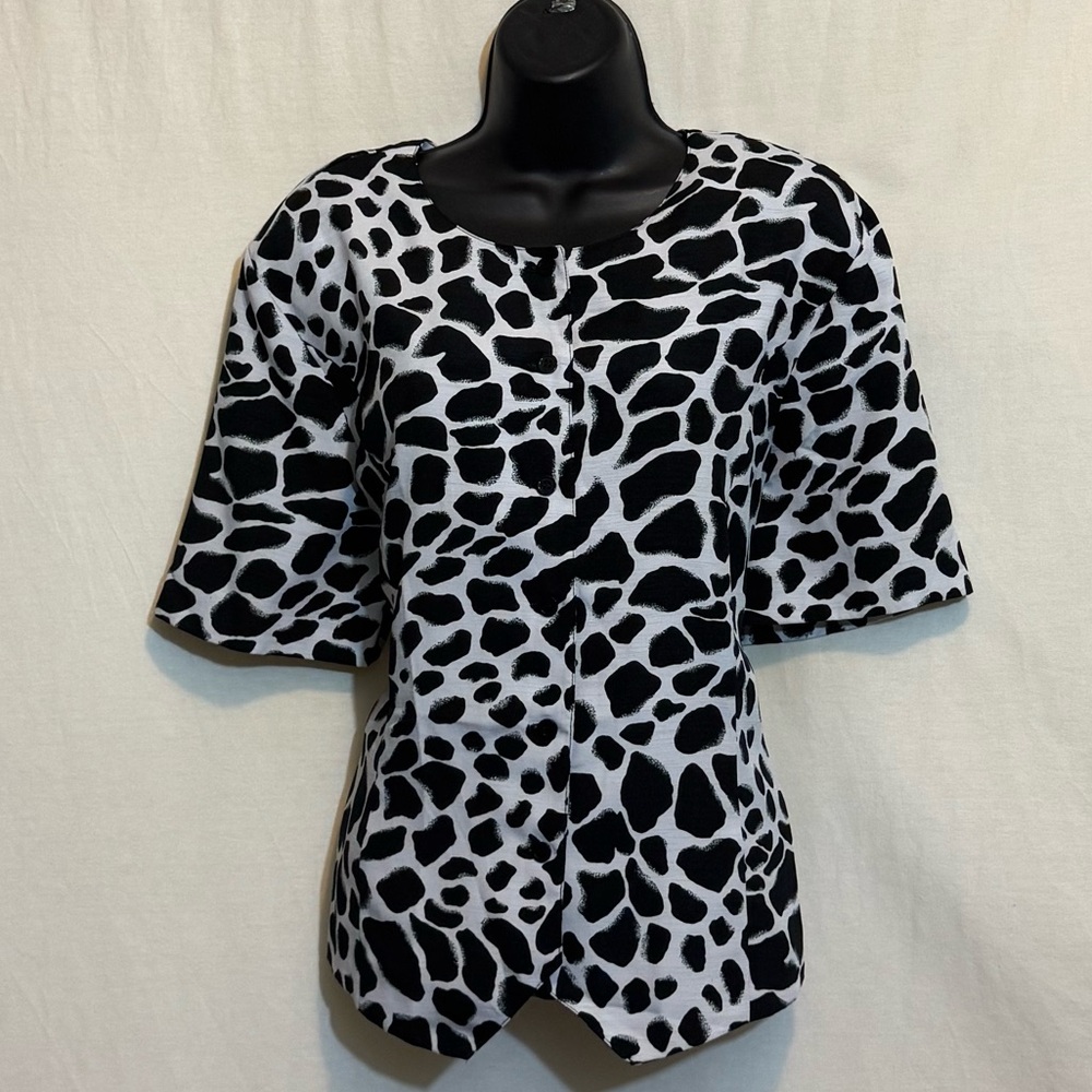 H-33 Alfred Dunner White & Black Short‎ Sleeve Button Down Blouse Size 18P